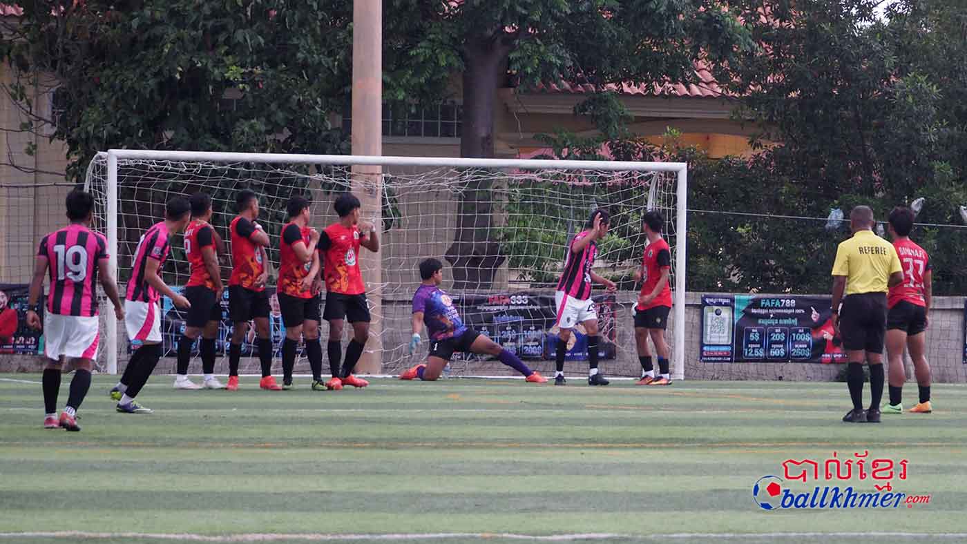 Photo goal from a free kick for fox zone Battambang
