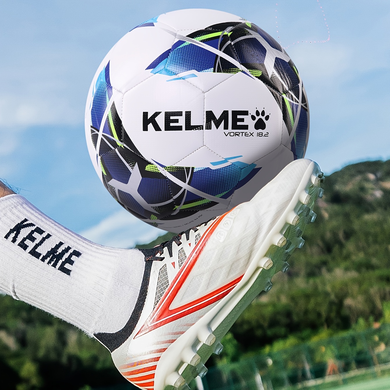 ฟุตบอลที่ระบุว่า Kelme เย็บด้วยเครื่อง เบอร์ 4 หรือ 5
